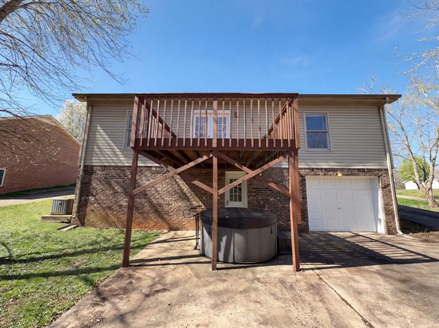 761 Cloud Dr, Clarksville, TN 37043