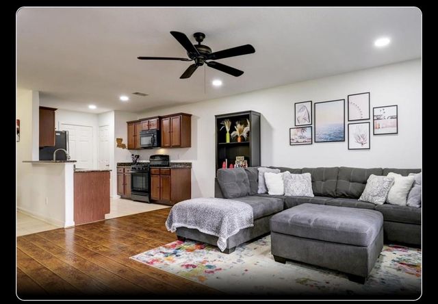 9815 Opal Rock Drive, Rosharon, TX 77583