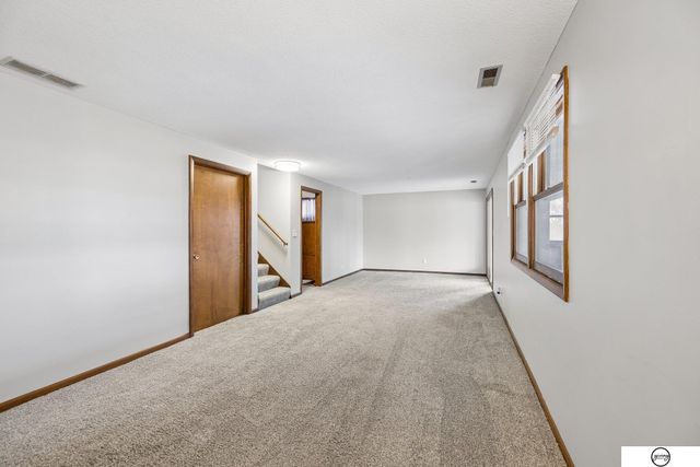 6131 Elkcrest Circle, Lincoln, NE 68516