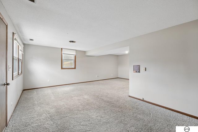 6131 Elkcrest Circle, Lincoln, NE 68516