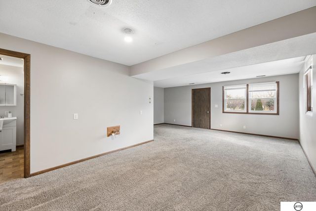 6131 Elkcrest Circle, Lincoln, NE 68516