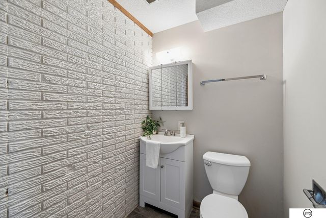 6131 Elkcrest Circle, Lincoln, NE 68516