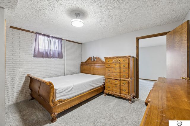 6131 Elkcrest Circle, Lincoln, NE 68516