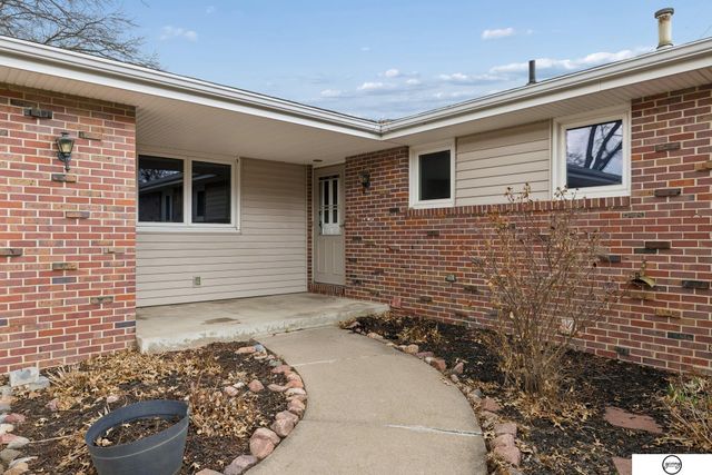6131 Elkcrest Circle, Lincoln, NE 68516