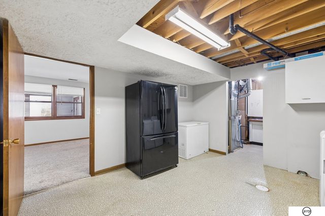 6131 Elkcrest Circle, Lincoln, NE 68516