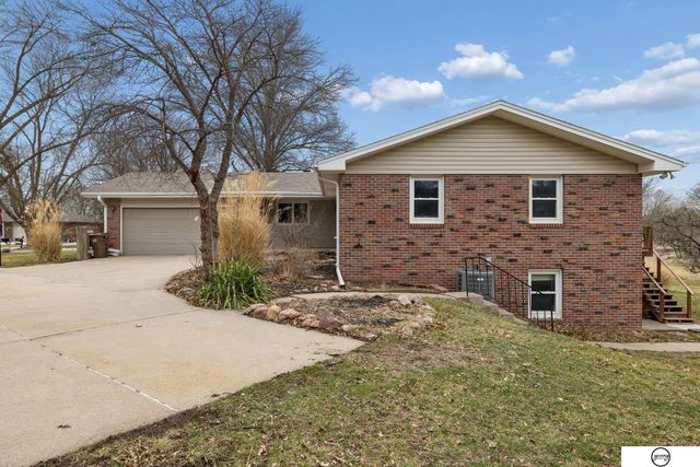 6131 Elkcrest Circle, Lincoln, NE 68516