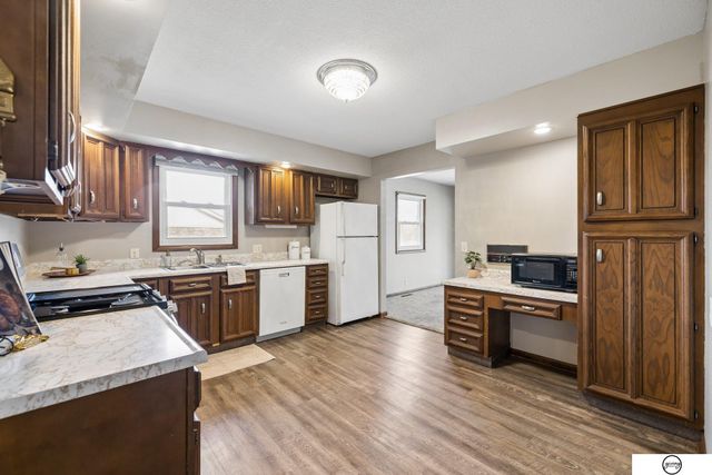 6131 Elkcrest Circle, Lincoln, NE 68516