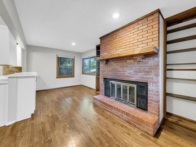 8012 NW Cadwallader Road, Kansas City, MO 64151