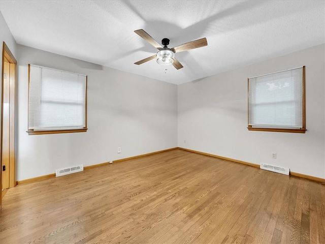 8012 NW Cadwallader Road, Kansas City, MO 64151