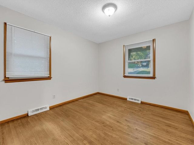 8012 NW Cadwallader Road, Kansas City, MO 64151