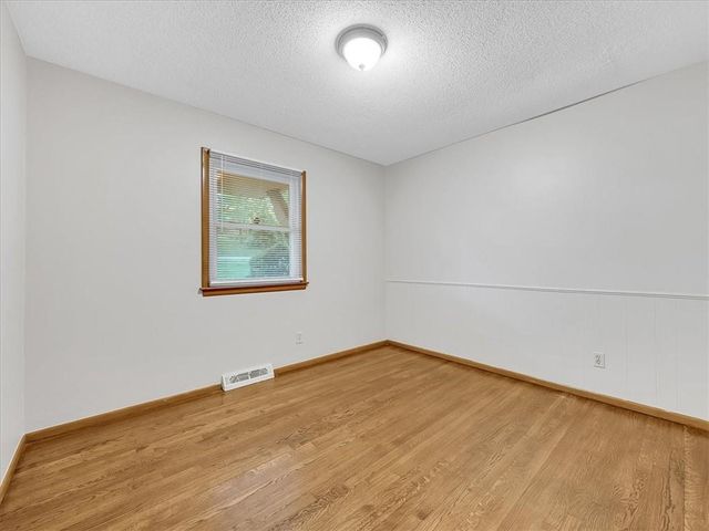 8012 NW Cadwallader Road, Kansas City, MO 64151