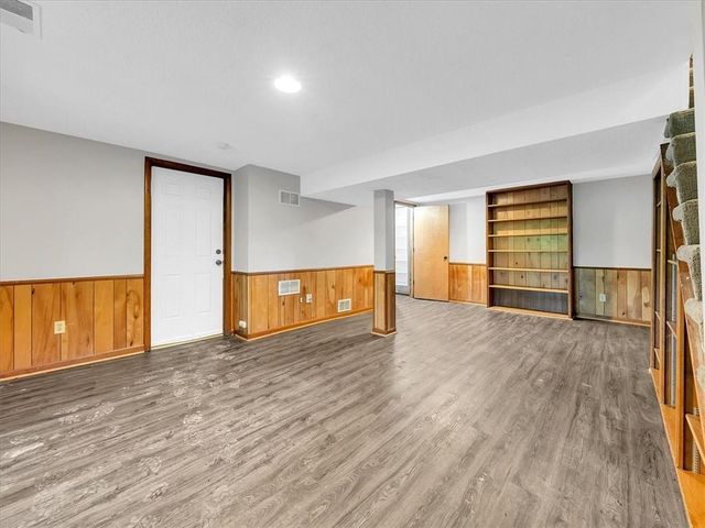 8012 NW Cadwallader Road, Kansas City, MO 64151