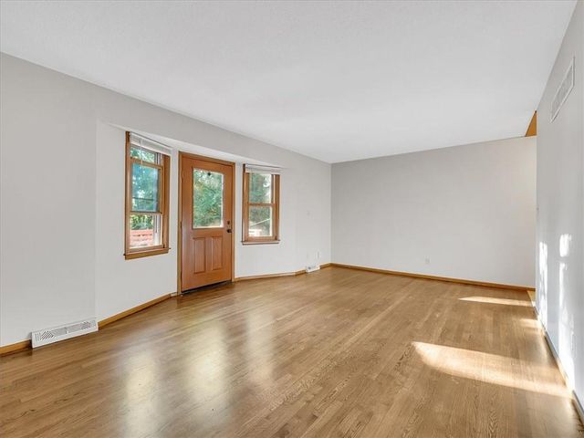 8012 NW Cadwallader Road, Kansas City, MO 64151