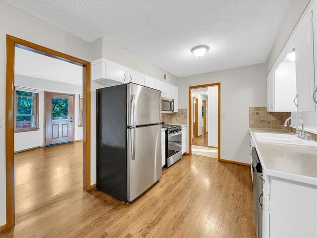 8012 NW Cadwallader Road, Kansas City, MO 64151