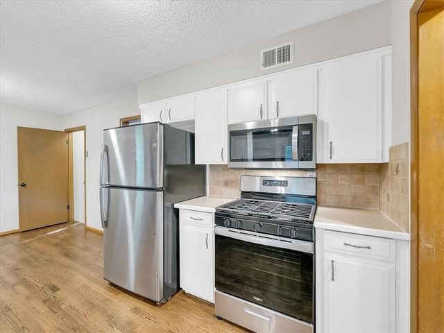 8012 NW Cadwallader Road, Kansas City, MO 64151