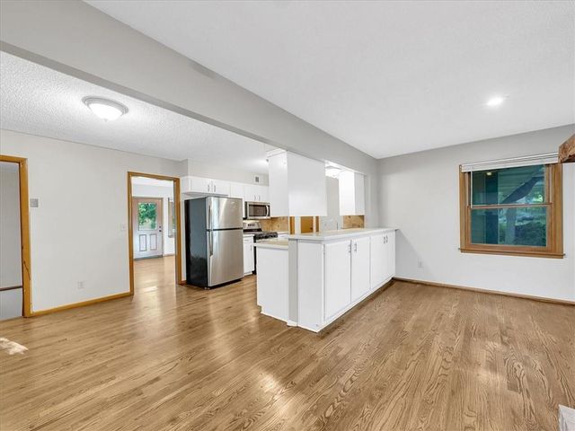 8012 NW Cadwallader Road, Kansas City, MO 64151