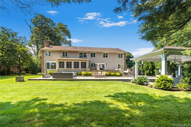 20 Stirrup Lane, Muttontown, NY 11791