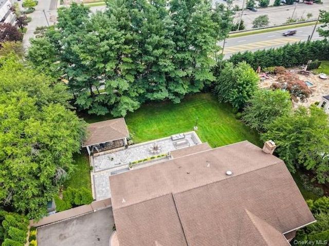 20 Stirrup Lane, Muttontown, NY 11791