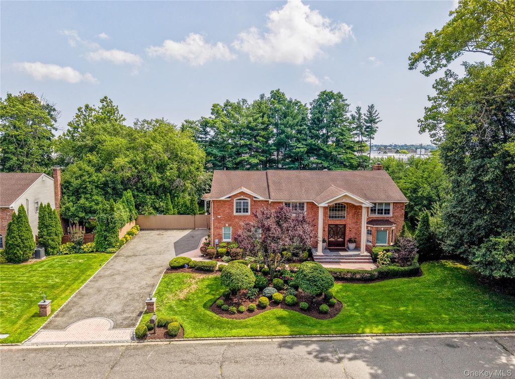 20 Stirrup Lane, Muttontown, NY 11791 — photo 2