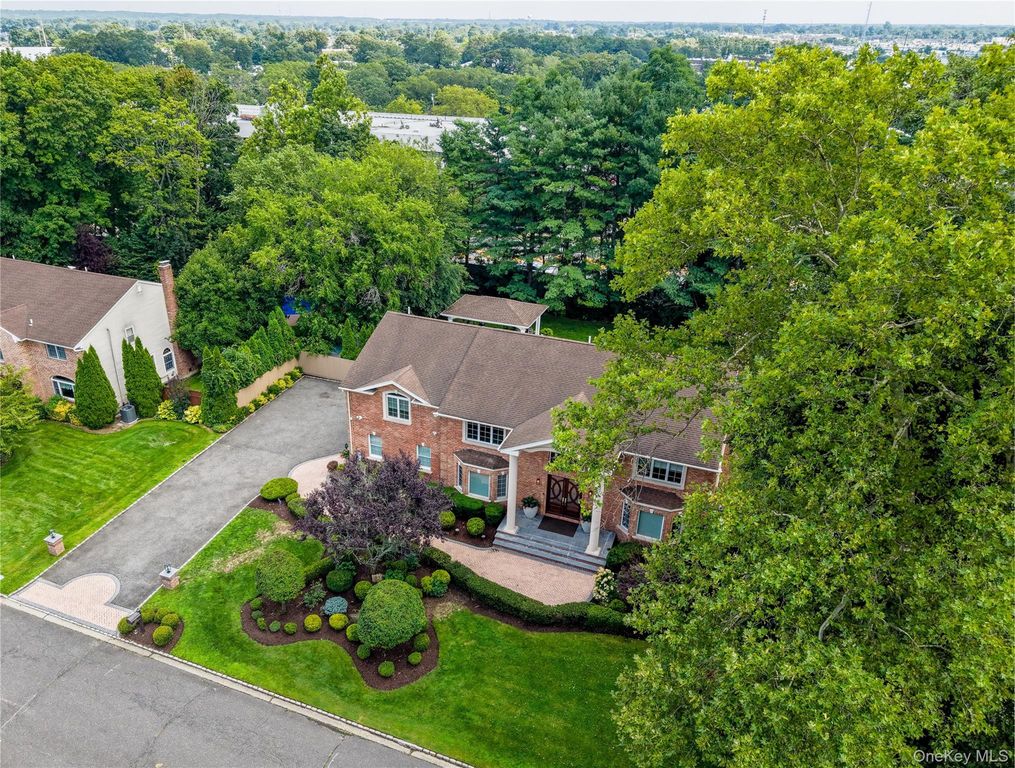 20 Stirrup Lane, Muttontown, NY 11791 — photo 3