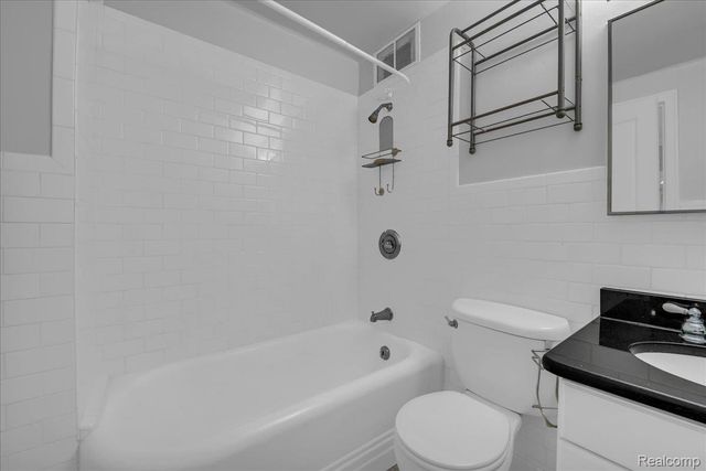 2900 E Jefferson Avenue D 301, Detroit, MI 48207