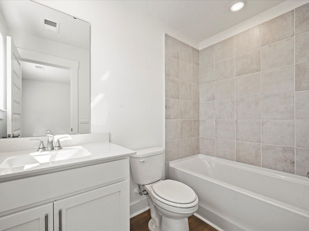 Image 15 of property listing at 364 Calm Water Way, Summerville, SC 29486