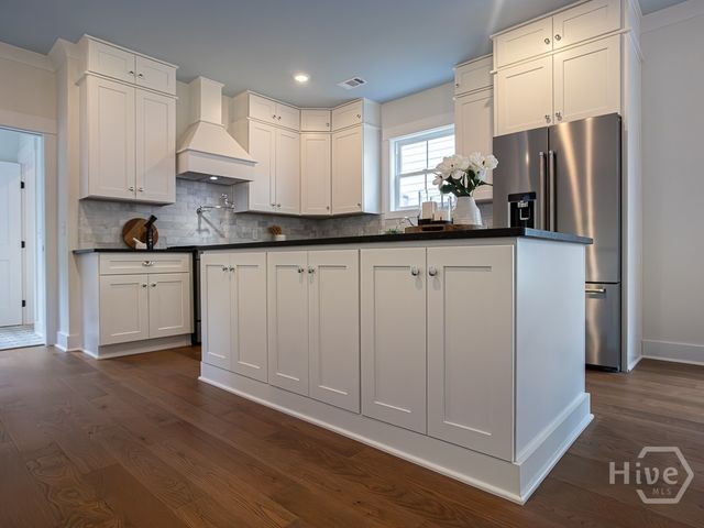 809 E 36th Street, Savannah, GA 31401