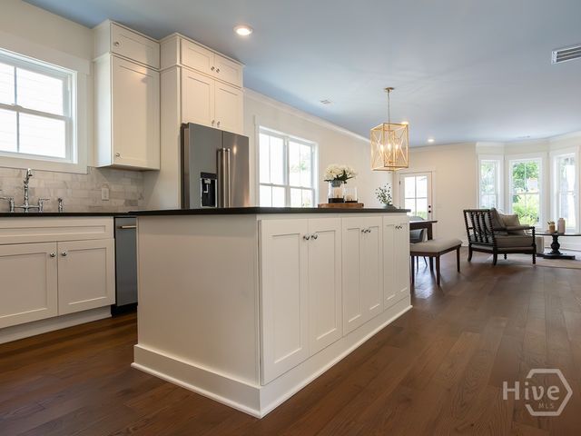 809 E 36th Street, Savannah, GA 31401