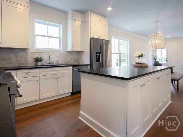 809 E 36th Street, Savannah, GA 31401