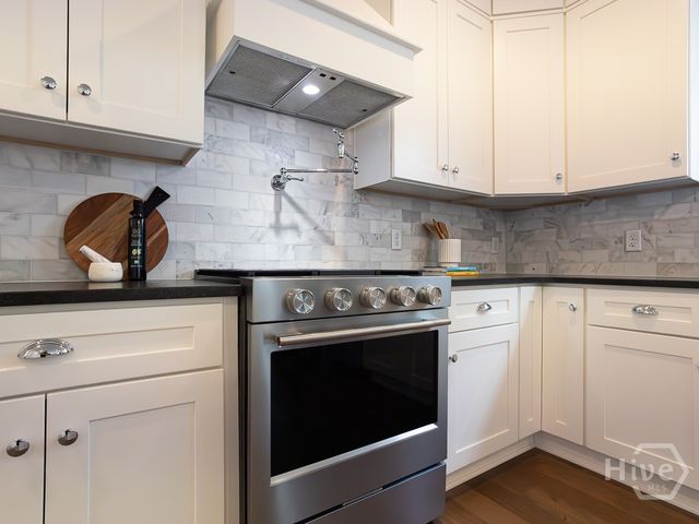 809 E 36th Street, Savannah, GA 31401