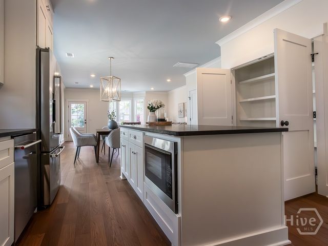 809 E 36th Street, Savannah, GA 31401