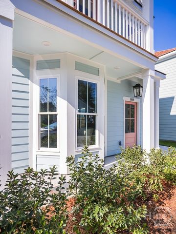 809 E 36th Street, Savannah, GA 31401