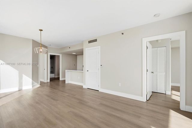 1401 SW 22nd St 1001, Miami, FL 33145