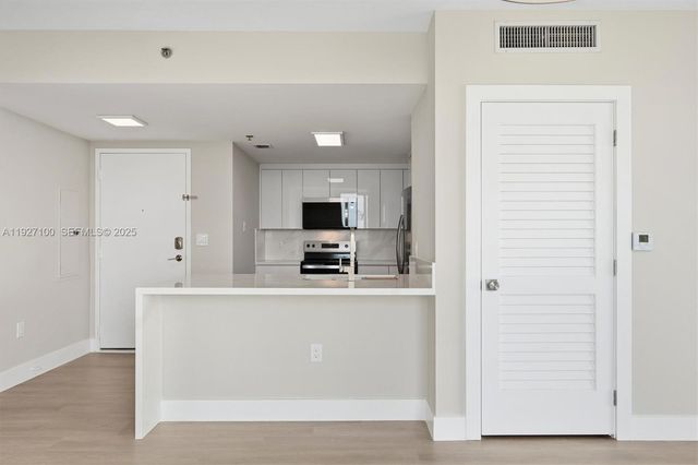 1401 SW 22nd St 1001, Miami, FL 33145