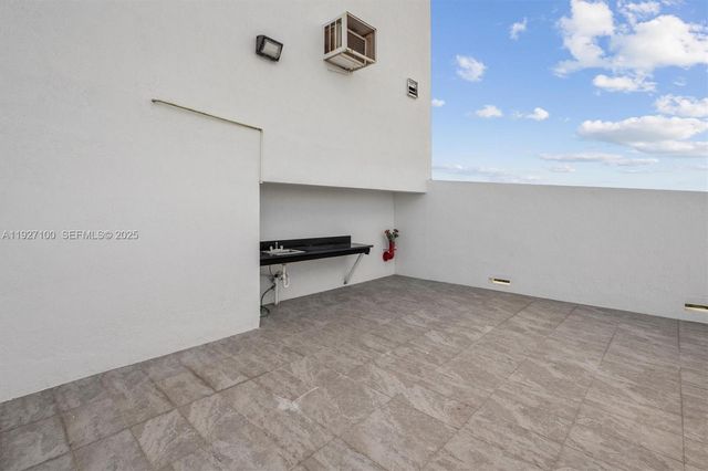 1401 SW 22nd St 1001, Miami, FL 33145