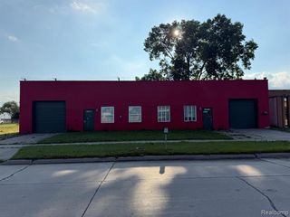 23515 Blackstone Avenue, Warren, MI 48089