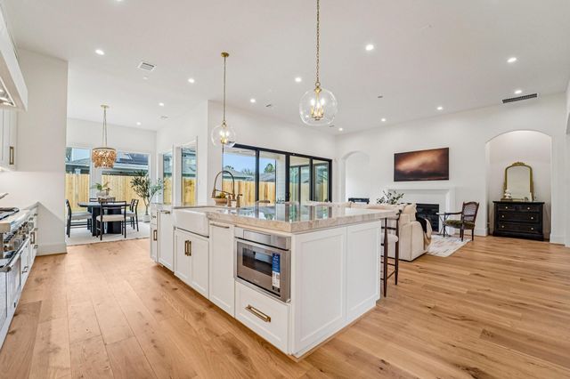 1306 Curtin Street, Houston, TX 77018