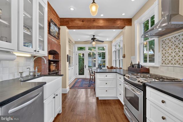 138 D ST SE, Washington, DC 20003