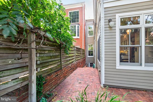 138 D ST SE, Washington, DC 20003