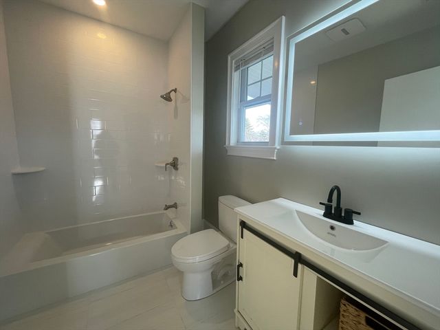 1166 Fellsway 2, Malden, MA 02148