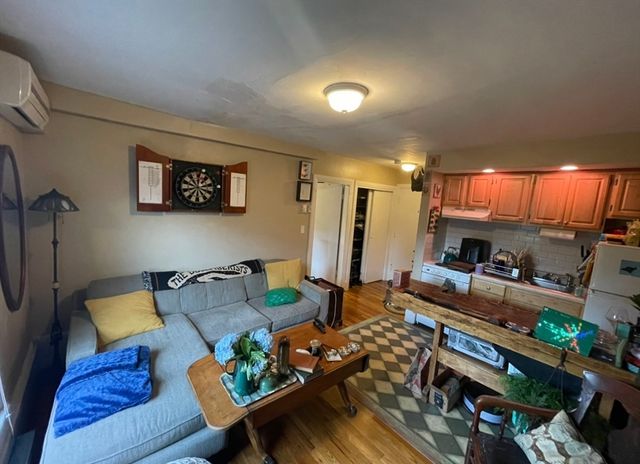 221 Newbury St. 4R, Boston, MA 02116