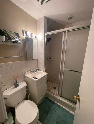 221 Newbury St. 4R, Boston, MA 02116