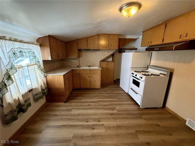 369 6th Street, Campbell, OH 44405