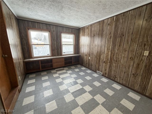 369 6th Street, Campbell, OH 44405