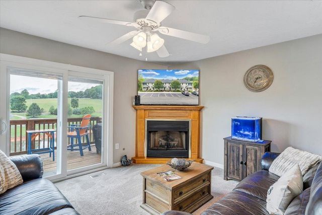 345 Cambridge CT A4, Hardy, VA 24101