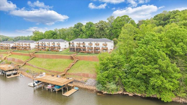 345 Cambridge CT A4, Hardy, VA 24101