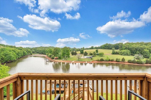 345 Cambridge CT A4, Hardy, VA 24101