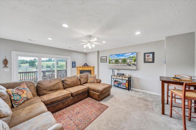 345 Cambridge CT A4, Hardy, VA 24101