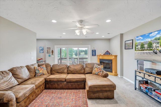 345 Cambridge CT A4, Hardy, VA 24101