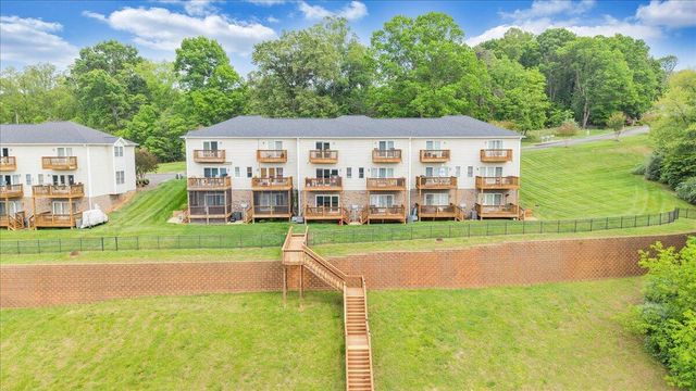 345 Cambridge CT A4, Hardy, VA 24101